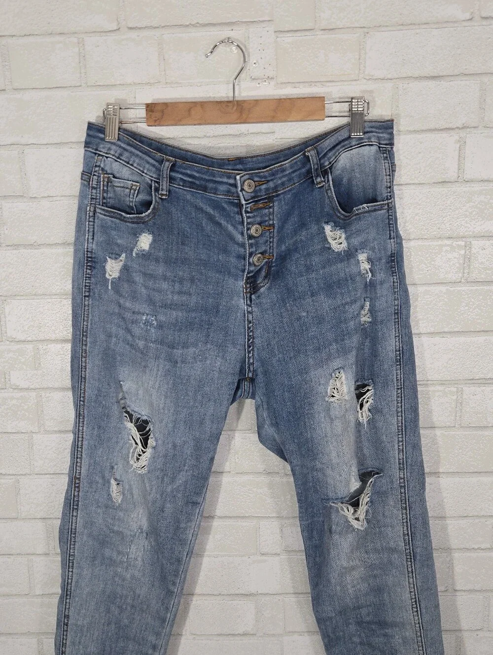 comfy distressed skinny jeans